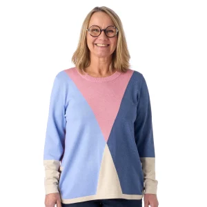 Mjuk stickad tröja med dekorativa knappar från Brandtex