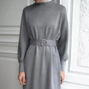 Finstickad klänning med matchande bälte, Grå
