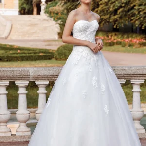 Brudklänning Sincerity 44126 med lösa breda axelband second hand / återbruk