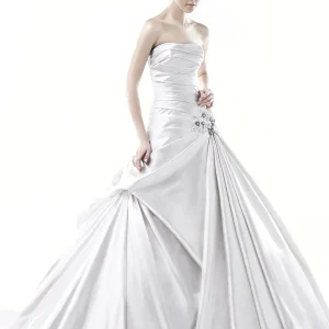 REA Brudklänning Blue by Enzoani Delaware