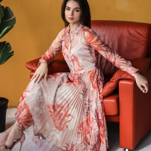 Midiklänning med plisserad kjol och bälte