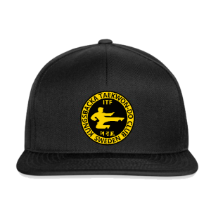 Classic Snapback – Svart Bälte